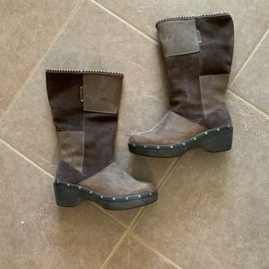 Womens size 9 Croc boots